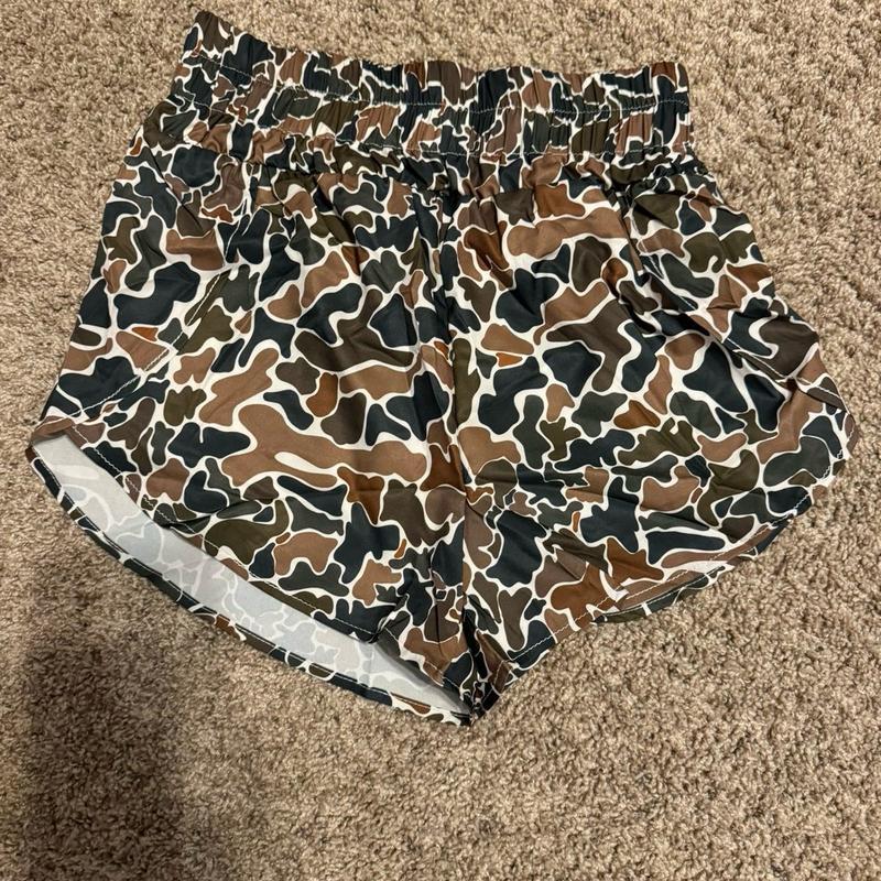 Viral Women’s Camo Shorts