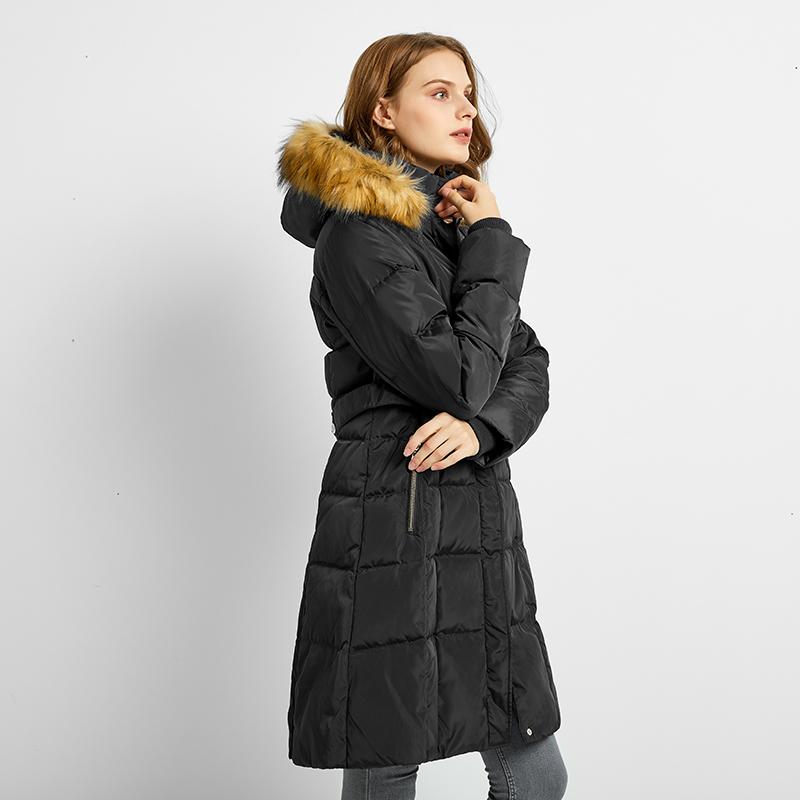 Orolay Women's Puffer Down Coat, Stylish Winter Jacket for Outdoor Activities, Ultimate Warmth, Waterproof, and Windproof Womenswear