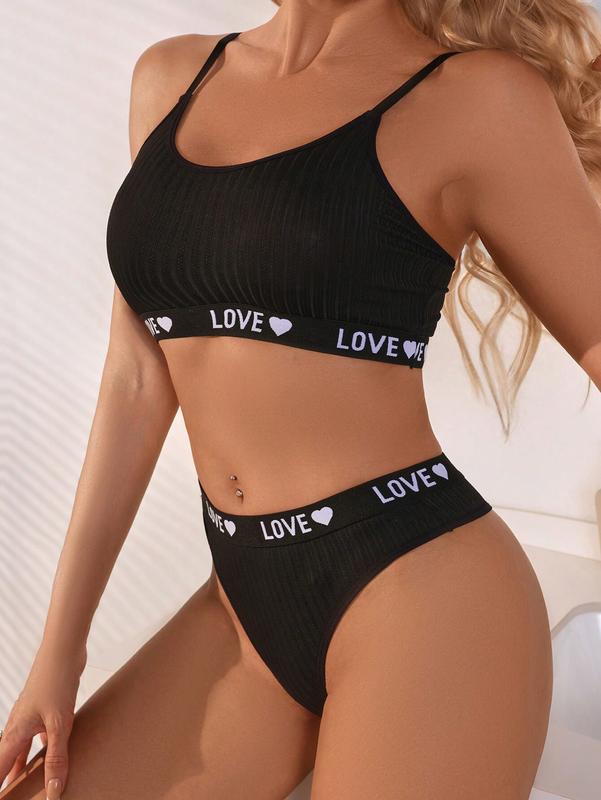 EasyFave Yoga Women's Letter & Heart Print Bra and Underwear Set with Weave Detailing – Comfortable and Stylish Lingerie Set for Sports