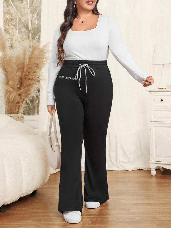 CURVZY Plus Size Letter Print Drawstring Flare Leg Pants, Casual Pocket Bell Bottom Trousers for Daily Wear, Women's Bottoms for All Seasons