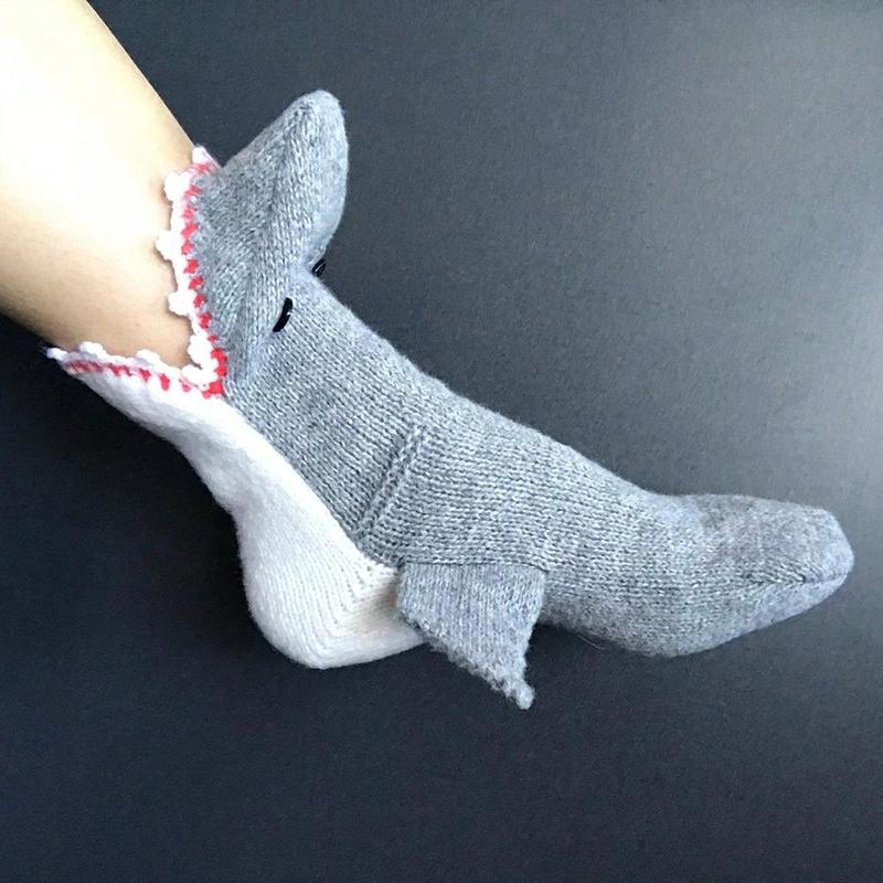 1pair Unisex Christmas Shark Socks Funny Animal Bite Foot Knitted Floor Socks (red Mouth With Grey)