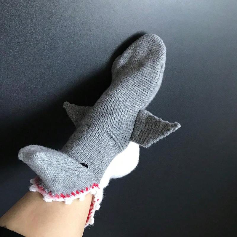 1pair Unisex Christmas Shark Socks Funny Animal Bite Foot Knitted Floor Socks (red Mouth With Grey)