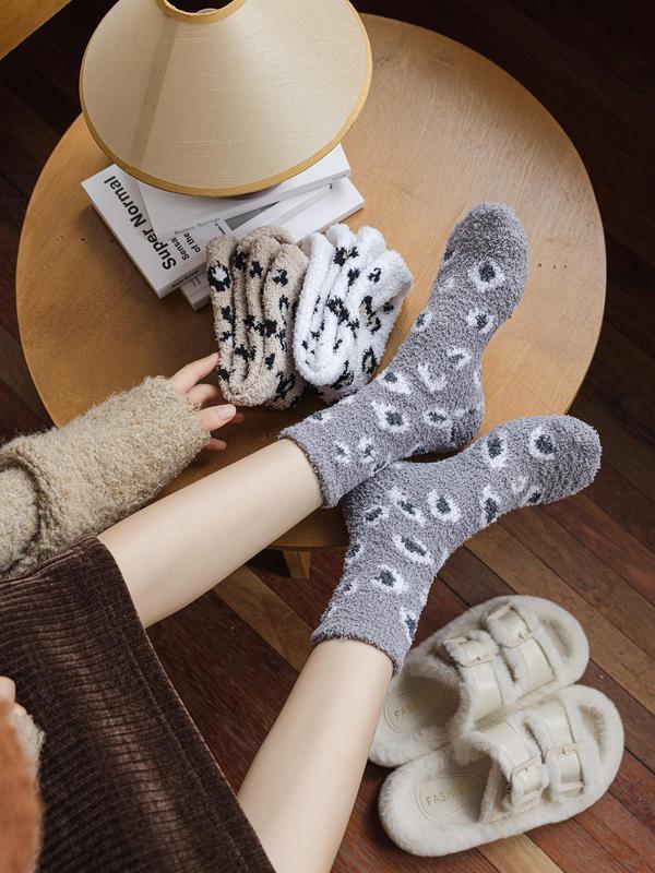 Women's Leopard Print Fuzzy Crew Socks, Casual Soft Comfy Floor Socks for Fall & Winter, Women's Socks for Daily Wear